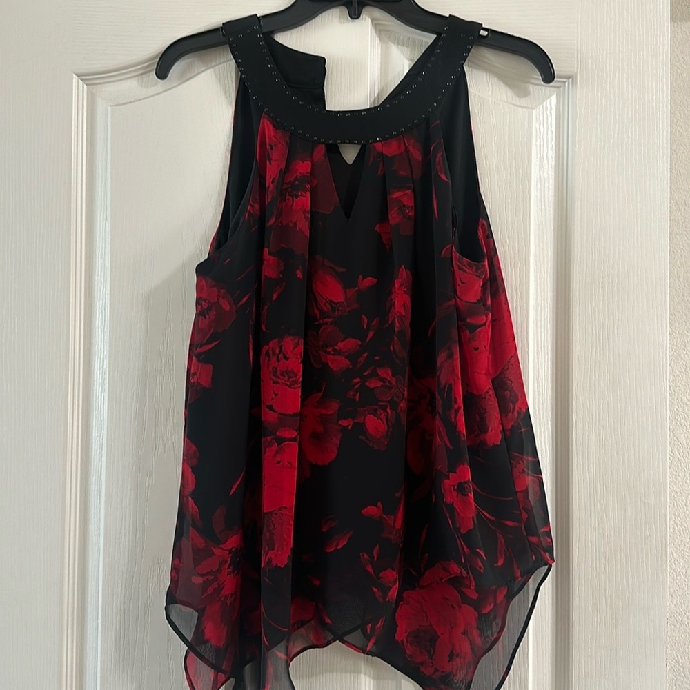 🌹Sleeveless Blouse Rose Print - Picture 2 of 10